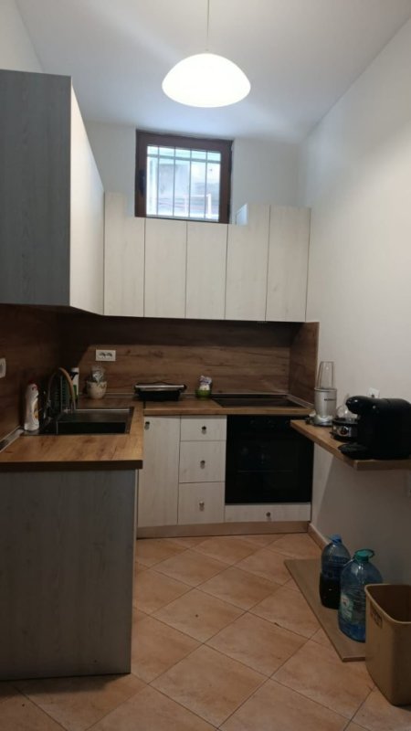Tirane, jepet me qera apartament 3+1 , 80 m² 