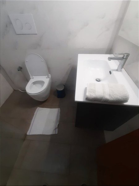 Tirane, jepet me qera apartament 3+1 , 80 m² 