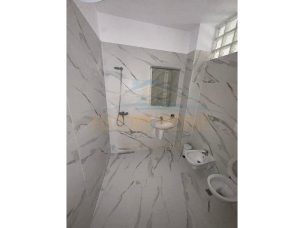 Durres, jepet me qera apartament 1+1 Kati 5, 450 € (Durres)