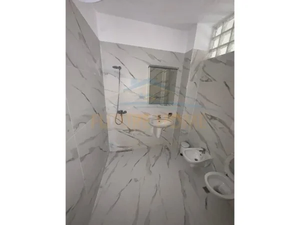 Durres, jepet me qera apartament 1+1 Kati 5, 450 € (Durres)