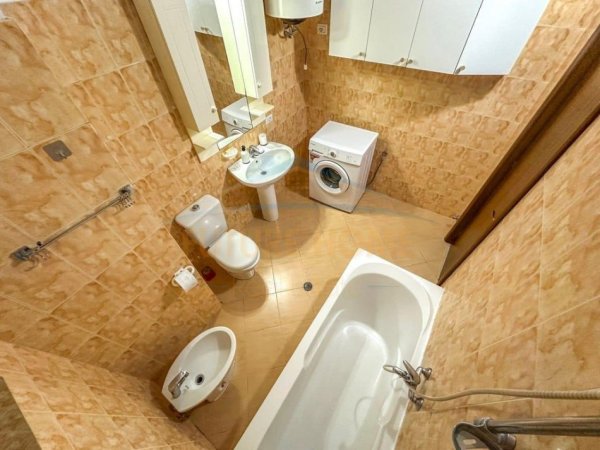 Durres, jepet me qera apartament 1+1 Kati 5, 450 € (Durres)