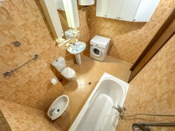 Durres, jepet me qera apartament 1+1 Kati 5, 450 € (Durres)