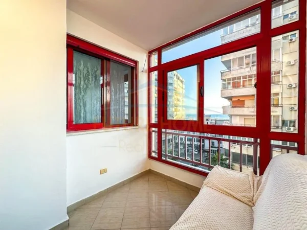 Durres, jepet me qera apartament 1+1 Kati 5, 450 € (Durres)