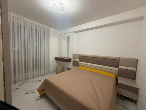 Tirane, jepet me qera apartament 2+1 Kati 4, 75 m² 800 € (Myslym Shyri)
