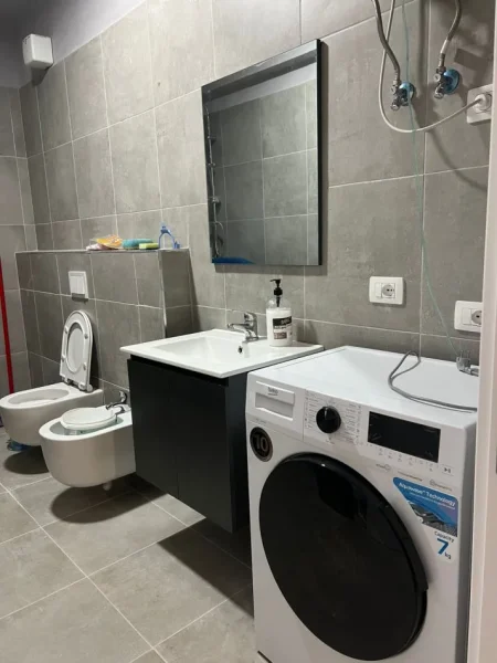 Tirane, jepet me qera apartament 2+1 Kati 2, 110 m² 700 € (KODRA E DIELLIT)