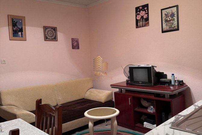 Tirane, jepet me qera apartament 1+1 Kati 2, 55 m² 400 € (Rruga Myslym Shyri)