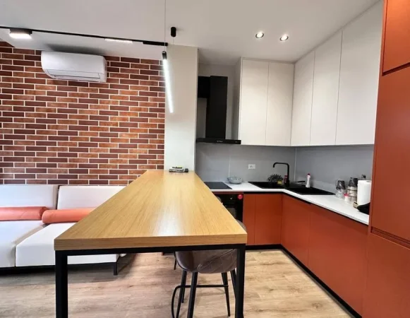 Tirane, jepet me qera apartament 1+1 , 75 m² 650 € 