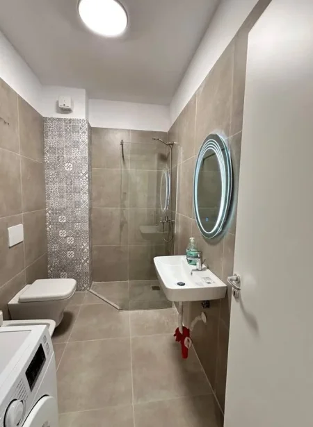 Tirane, jepet me qera apartament 1+1 , 75 m² 650 € 