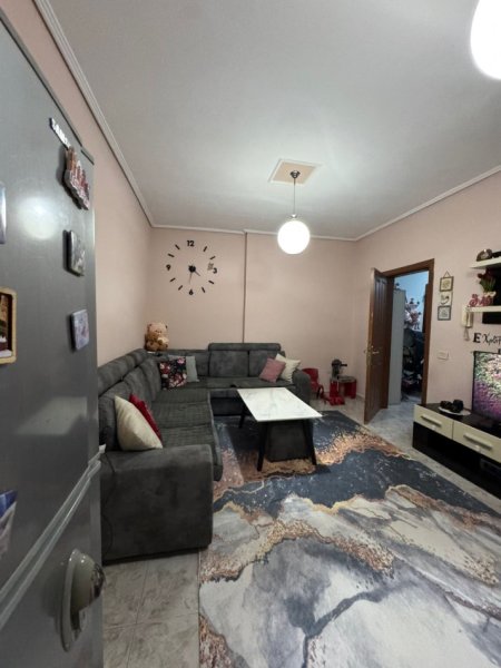 APARTAMENT 2+1 ME QIRA  500 € (RRUGA E DIBRES)