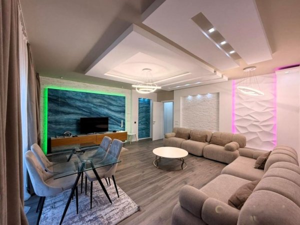 Tirane, jepet me qera apartament 2+1 Kati 3, 130 m² 1.700 € (KAFE FLORA)