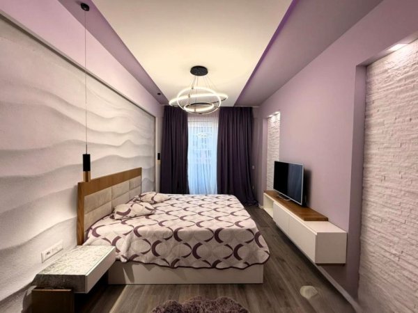 Tirane, jepet me qera apartament 2+1 Kati 3, 130 m² 1.700 € (KAFE FLORA)