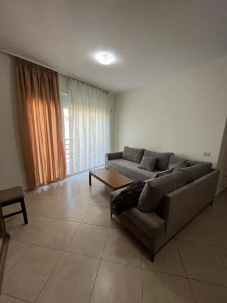 Tirane, jepet me qera apartament 2+1 Kati 6, 100 m² 600 € (Rruga e Kavajes)