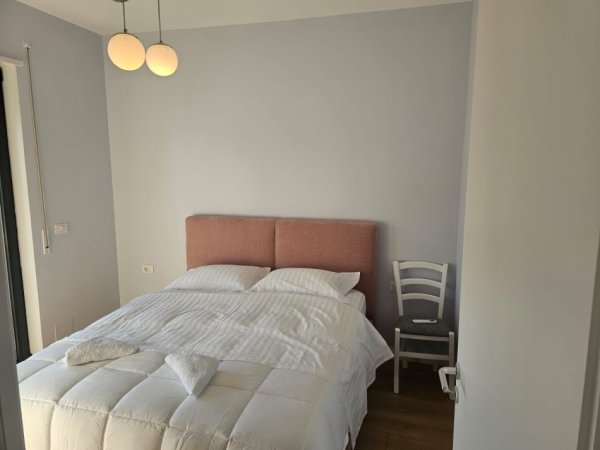 Tirane, jepet me qera apartament 1+1 Kati 7, 60 m² 650 € (stacioni i trenit)