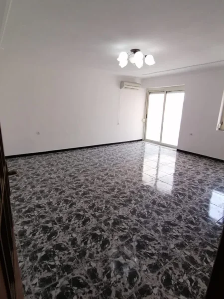 Tirane, jepet me qera apartament 3+1 Kati 6, 126 m² 500 € (rruga kavajes)