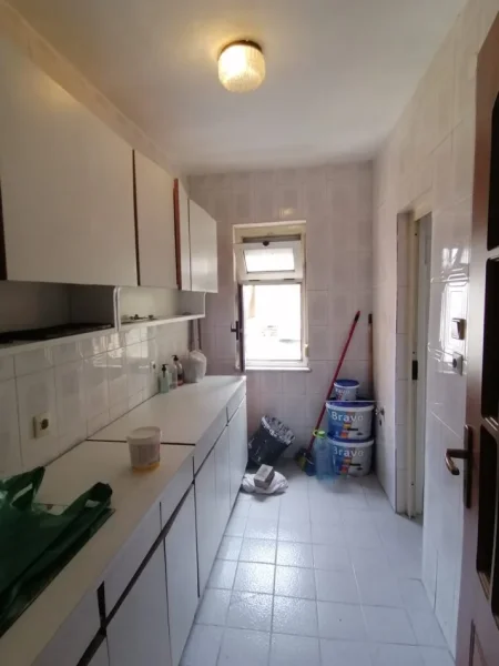 Tirane, jepet me qera apartament 3+1 Kati 6, 126 m² 500 € (rruga kavajes)