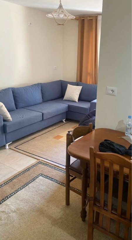 Tirane, jepet me qera apartament 1+1+Ballkon Kati 3, 65 m² 550 € (Rruga e Barrikadave)
