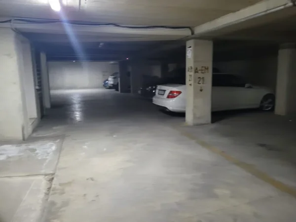 Tirane, shes garazh | post parkimi Kati -2, 20 m² (21 Dhjetori pas hotel Mondial)