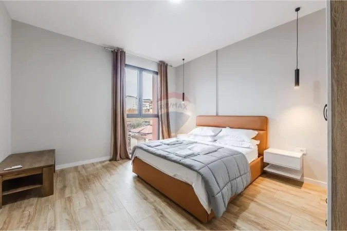 Tirane, jepet me qera apartament 1+1+Ballkon , 70 m² 1.200 € (Rruga e Kavajes)