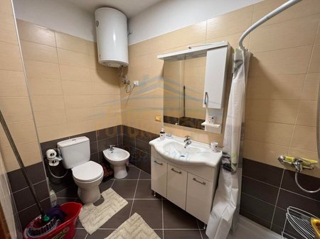 Tirane, jepet me qera apartament 1+1 Kati 3, 56 m² 550 € (Liqeni i Thate , Fillim Rruges Peti)