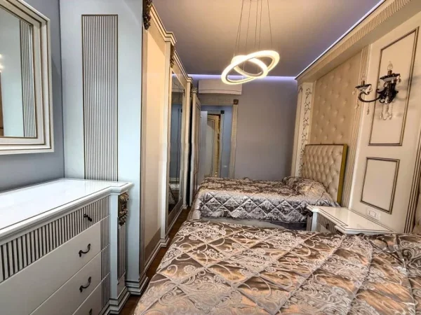 Tirane, jepet me qera apartament 3+1 Kati 7, 145 m² 1.600 € (delijorgi)