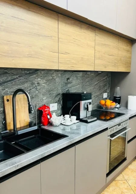 Tirane, jepet me qera apartament 2+1 Kati 4, 80 m² 600 € (RRUGA E KAVAJES)