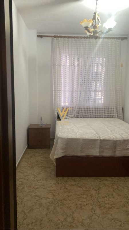 Tirane, jepet me qera apartament 1+1+Ballkon Kati 3, 57 m² 550 € (KOMUNA E PARISIT)