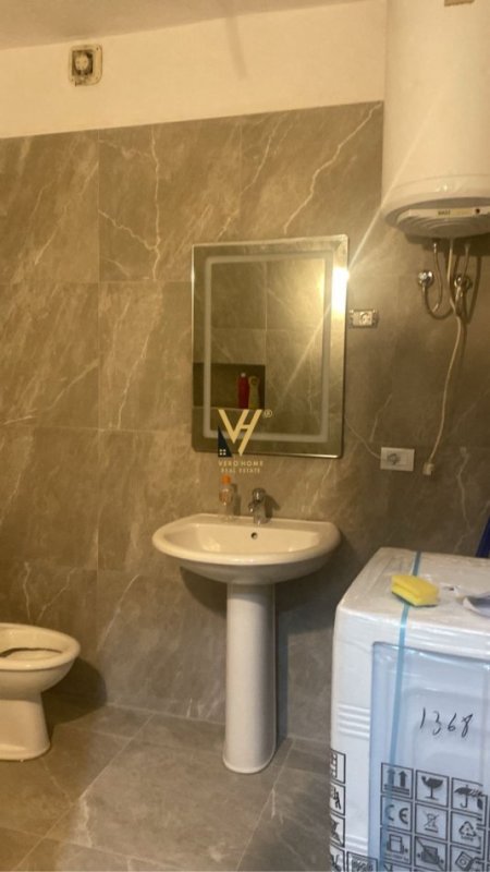 Tirane, jepet me qera apartament 1+1+Ballkon Kati 3, 57 m² 550 € (KOMUNA E PARISIT)