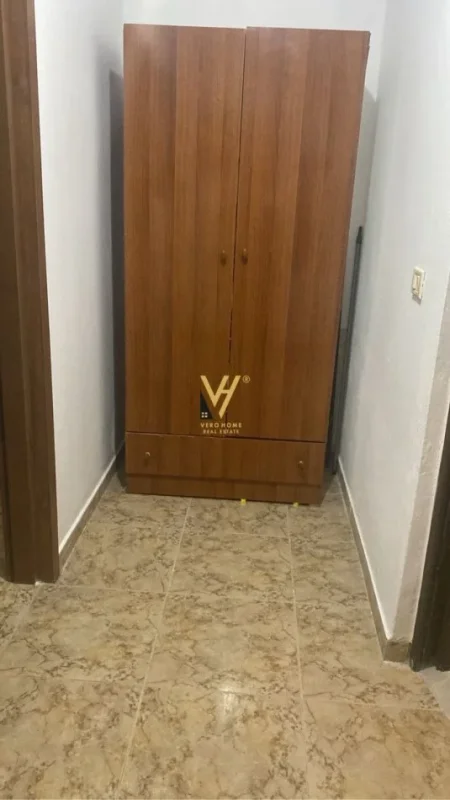 Tirane, jepet me qera apartament 1+1+Ballkon Kati 3, 57 m² 550 € (KOMUNA E PARISIT)