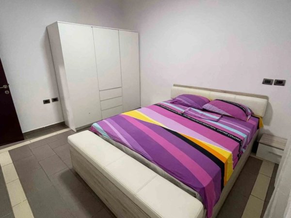 Tirane, jepet me qera apartament 1+1+Ballkon Kati 4, 64 m² 600 € (Rruga e Durrësit)