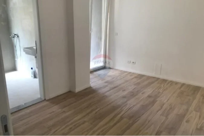Tirane, jepet me qera zyre , 95 m² 650 € (Laprake, Rruga Dritan Hoxha)
