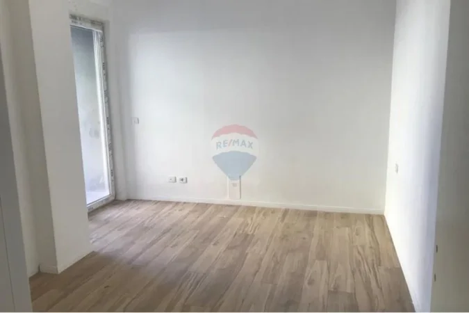 Tirane, jepet me qera zyre , 95 m² 650 € (Laprake, Rruga Dritan Hoxha)