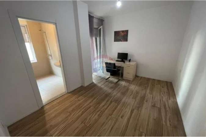 Tirane, jepet me qera zyre , 95 m² 650 € (Laprake, Rruga Dritan Hoxha)