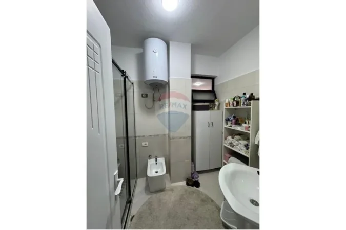Tirane, shitet apartament 2+1+Ballkon , 110 m² 195.000 € (Astir)