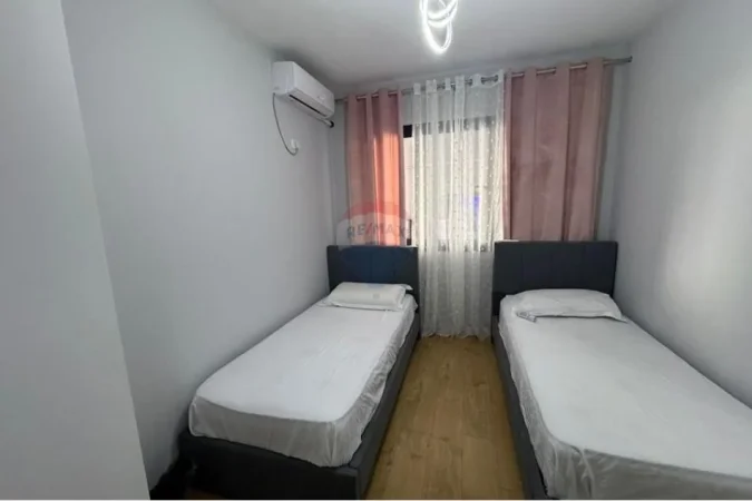 Tirane, shitet apartament 2+1+Ballkon , 110 m² 195.000 € (Astir)