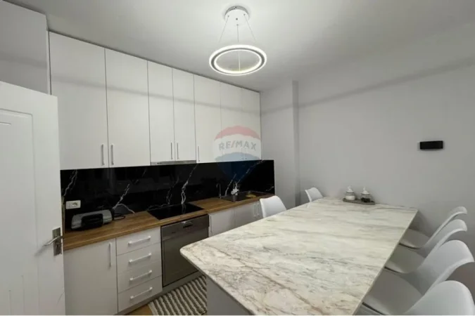 Tirane, shitet apartament 2+1+Ballkon , 110 m² 195.000 € (Astir)