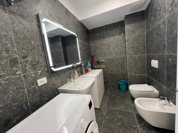 Tirane, jepet me qera apartament 1+1+Ballkon Kati 4, 57 m² 650 € (Rruga Karl Gega)