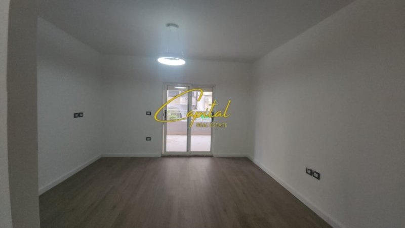 Tirane, shitet apartament 1+1 Kati 2, 59 m² 179.000 € (KOMUNA E PARISIT)