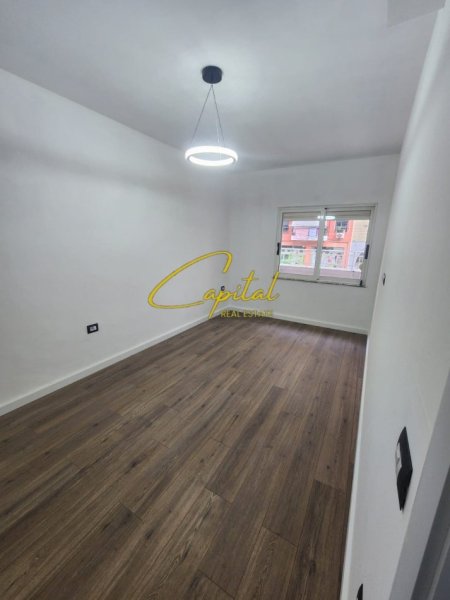 Tirane, shitet apartament 1+1 Kati 2, 59 m² 179.000 € (KOMUNA E PARISIT)