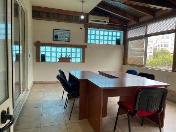 Tirane, jepet me qera ambjent biznesi Kati 2, 196 m² 1.000 € 