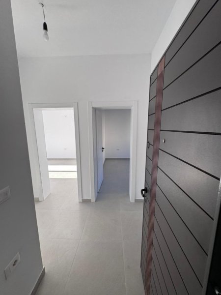 Tirane, jepet me qera zyre Kati 2, 73 m² 1.000 € (Rruga Mine Peza)
