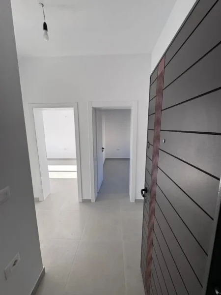 Tirane, jepet me qera zyre Kati 2, 73 m² 1.000 € (Rruga Mine Peza)