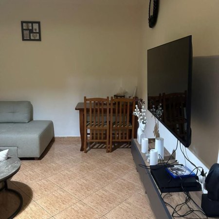 Tirane, jepet me qera apartament 1+1+Ballkon Kati 2, 60 m² 350 € (YZBERISHT)