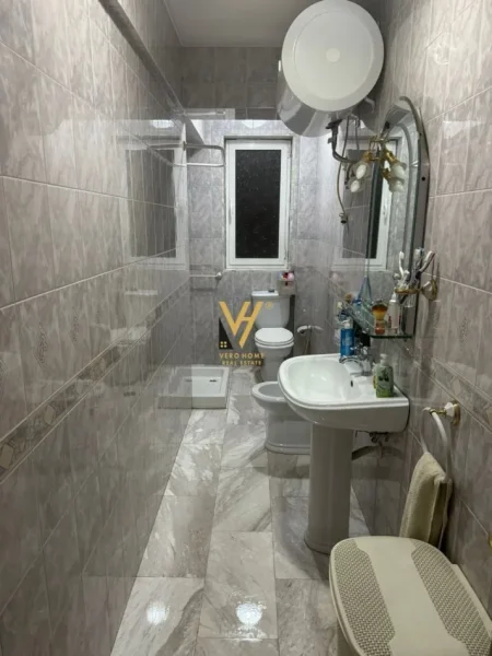 Tirane, jepet me qera apartament 1+1+Ballkon Kati 2, 60 m² 500 € (STADIUMI DINAMO)