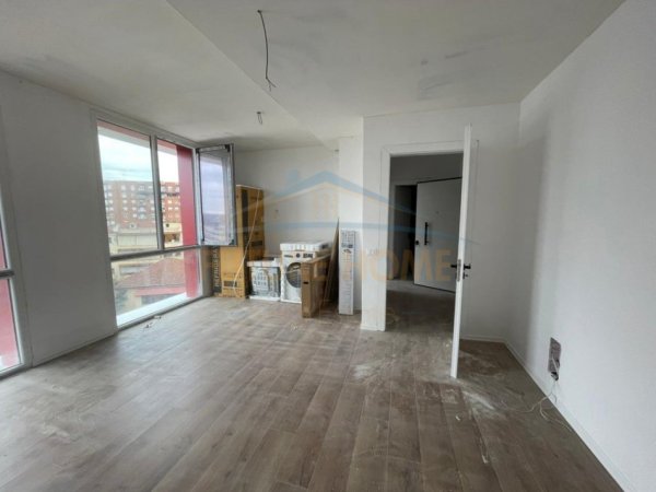 Tirane, shitet apartament 1+1 Kati 3, 55 m² 105.000 € (Farmacia 10)