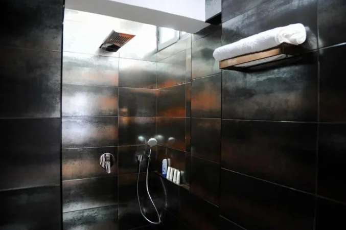 Tirane, jepet me qera apartament 2+1+Ballkon Kati 8, 96 m² 950 € (Bllok (Pallatet Agimi))