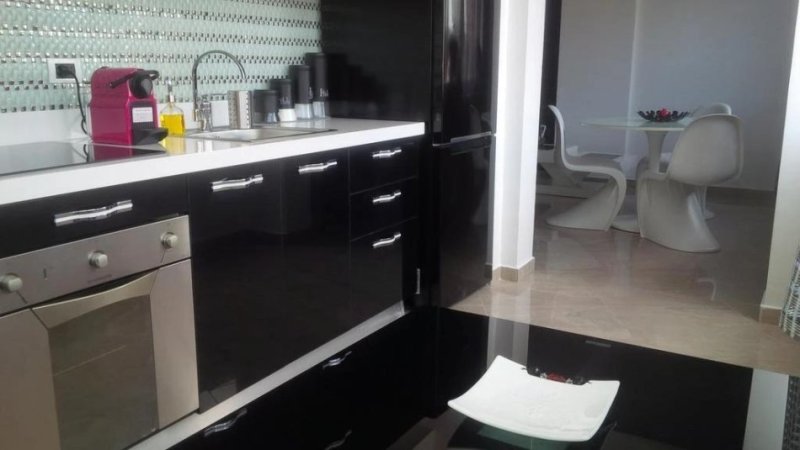 Tirane, jepet me qera apartament 2+1+Ballkon Kati 8, 96 m² 950 € (Bllok (Pallatet Agimi))