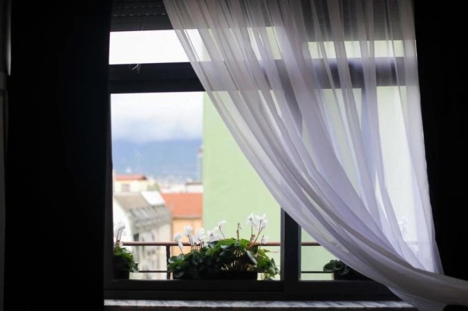 Tirane, jepet me qera apartament 2+1+Ballkon Kati 8, 96 m² 950 € (Bllok (Pallatet Agimi))