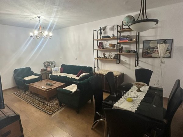 Tirane, jepet me qera apartament 1+1 Kati 1, 65 m² 600 € (PAZARI I RI)