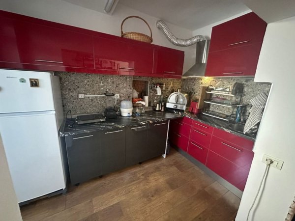 Tirane, jepet me qera apartament 1+1 Kati 1, 65 m² 600 € (PAZARI I RI)