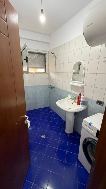Tirane, jepet me qera apartament 2+1 Kati 3, 90 m² 400 € (Kopshti Botanik)